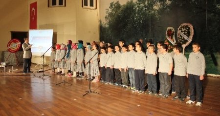 Edremit İmam Hatip Lisesi Kutlu Doğum gecesi düzenledi