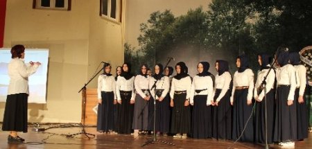 Edremit İmam Hatip Lisesi Kutlu Doğum gecesi düzenledi