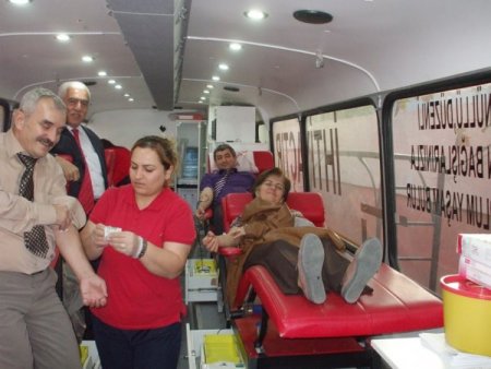 Edremit Körfez Anadolu Lisesi kan bağışı kampanyası düzenledi