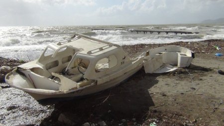 Edremit Körfezi'nde lodos etkili oluyor