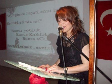 Edremit Lisesi'nin Şiir Dinletisi Beğeni Topladı