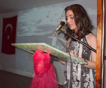 Edremit Lisesi'nin Şiir Dinletisi Beğeni Topladı