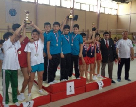 Edremit Özcan Koleji jimnastikte Türkiye şampiyonu oldu