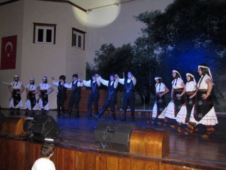 Edremit Özel Özcan Koleji Kültür ve Sanat Şöleni düzenledi