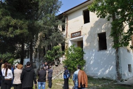 Edremit Zeytinli'deki 76 yıllık okul bilim kampı olacak