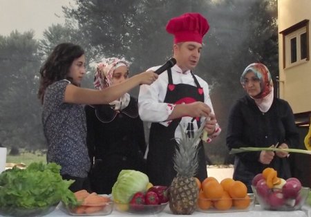 Edremitli Kadınlar, Hünerlerini Oktay Usta'nın Önünde Sergiledi