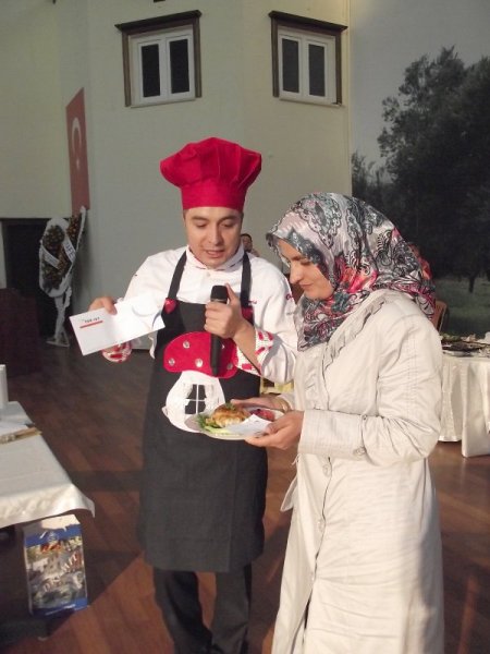 Edremitli Kadınlar, Hünerlerini Oktay Usta'nın Önünde Sergiledi