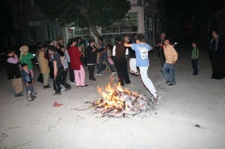 Edremitliler Hıdırellez'i Çeşitli Etkinliklerle Kutladı