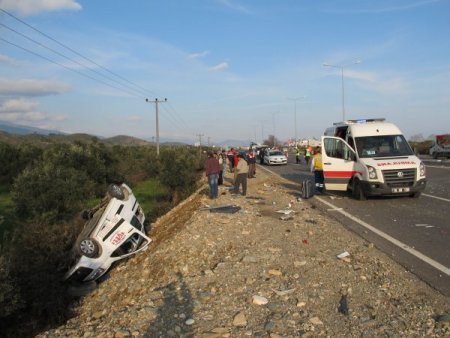 Edremit’te 2 ayrı kamyon kazası: 1 ölü, 5 yaralı