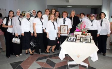 Edremit'te 54 Kursiyerin El Emekleri Görücüye Çıktı