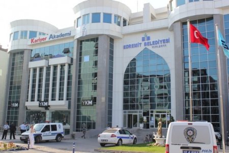 Edremit'te belediye başkanı ve oğluyla birlikte 15 kişi gözaltına alındı