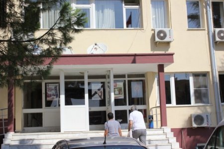 Edremit'te belediye başkanı ve oğluyla birlikte 15 kişi gözaltına alındı