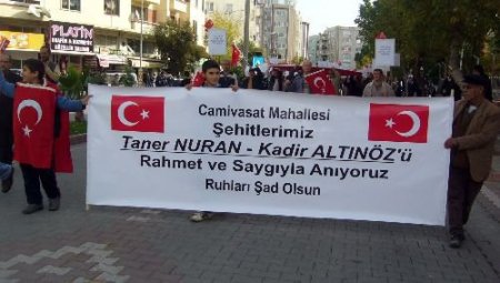 Edremit'te Gazi Ve Şehitler Anısına Yürüyüş Yapıldı