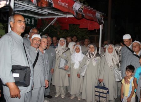 Edremit'te hacı adayları dualarla kutsal topraklara uğurlandı