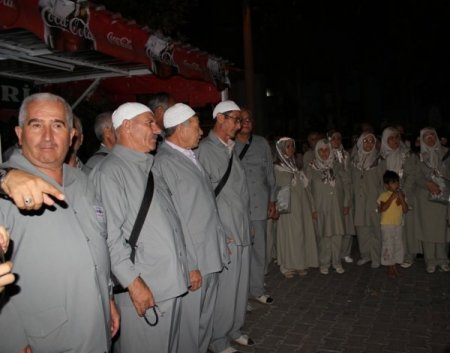 Edremit'te hacı adayları dualarla kutsal topraklara uğurlandı