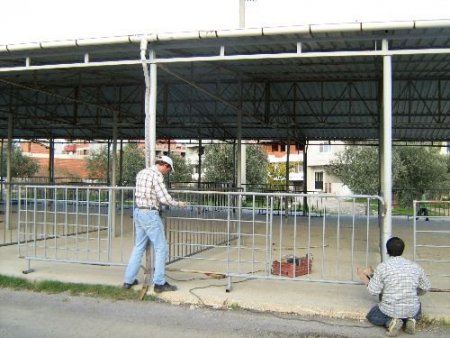Edremit'te Hayvan Pazarı Bayrama Hazırlanıyor