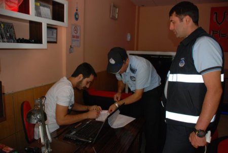 Edremit'te internet kafe ve oyun salonları denetlendi