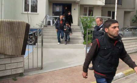 Edremit'te yakalanan kaçaklar adliye sevk edildi