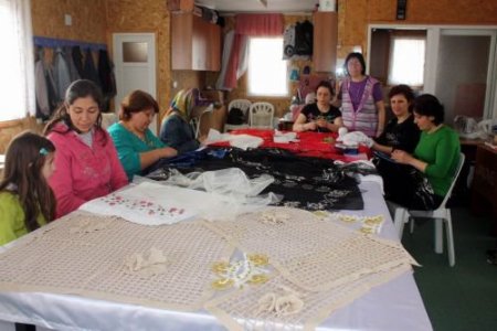 Edremit'teki El Sanatları Kurslarına Hanımlar Büyük İlgi Gösteriyor