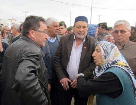 Edremit'teki sel mağdurları Çanakkale-İzmir yolunu kapattı