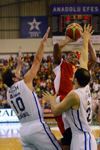 Efes Pilsen: 73 - Galatasaray Medical Park: 83