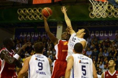 Efes Pilsen: 73 - Galatasaray Medical Park: 83