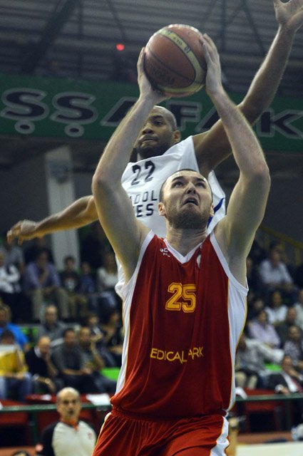 Efes Pilsen: 73 - Galatasaray Medical Park: 83
