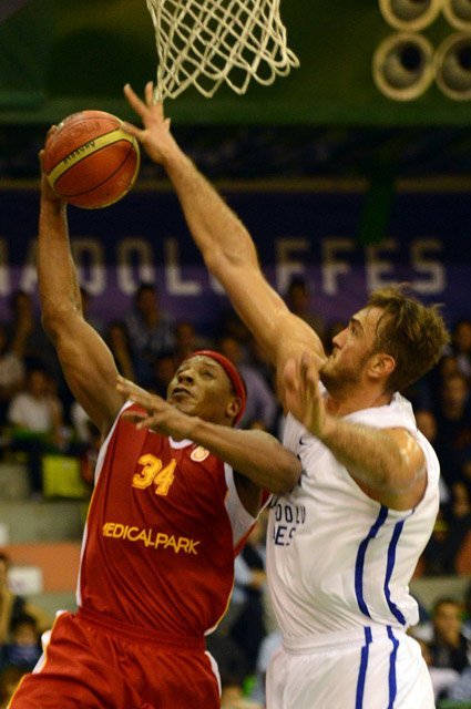 Efes Pilsen: 73 - Galatasaray Medical Park: 83