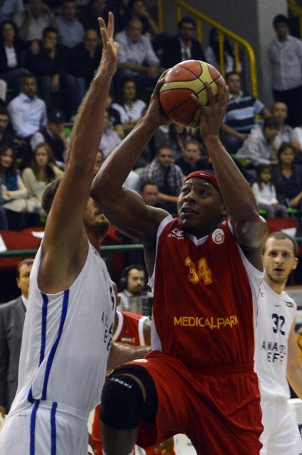 Efes Pilsen: 73 - Galatasaray Medical Park: 83