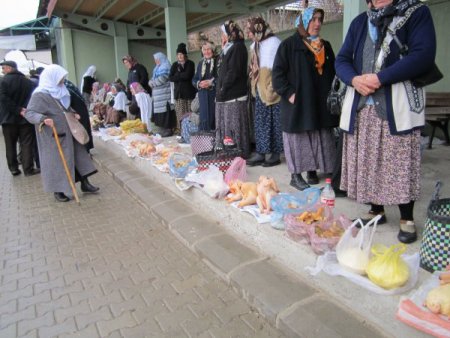 Eflani hindileri pazara indi