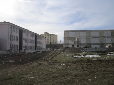 Eflani İMKB Çok Programlı Lisesi spor salonu inşaatı yeniden başladı