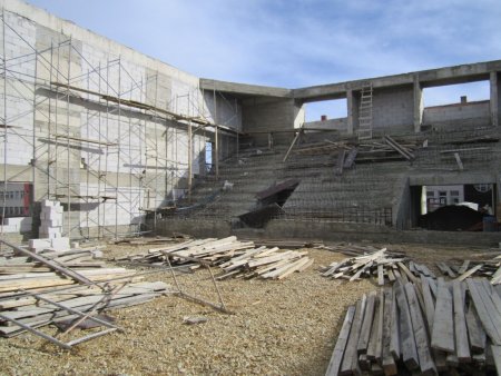 Eflani İMKB Çok Programlı Lisesi spor salonu inşaatı yeniden başladı