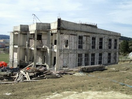 Eflanililer Devlet Hastanesi'nin acilen bitirilmesini istiyor