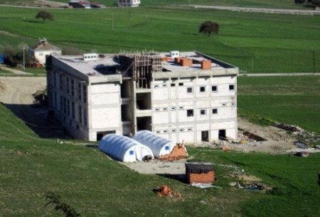 Eflanililer Devlet Hastanesi'nin acilen bitirilmesini istiyor