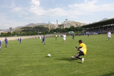 Efsane Kadro, Erzurumspor İçin Gösteri Maçında Buluştu