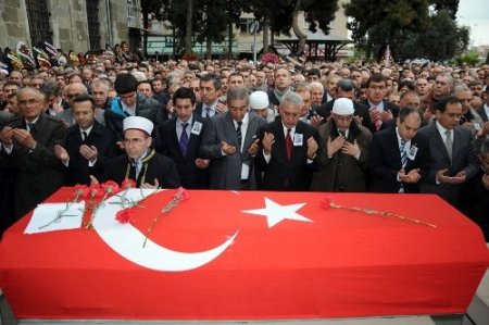 Efsane siyasetçi İlyas Kılıç’ın tabutunu Samsunlular taşıdı