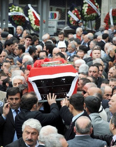 Efsane siyasetçi İlyas Kılıç’ın tabutunu Samsunlular taşıdı