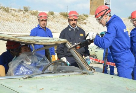 Ege Bölgesi'ndeki itfaiyeciler İzmir'de eğitiliyor