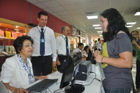 Ege Üniversitesi'nde kayıt işlemi 1 dakika sürüyor