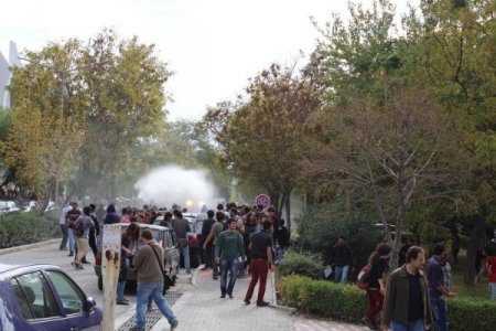 Ege Üniversitesi'ndeki YÖK protestosu: 24 öğrenci gözaltına alındı