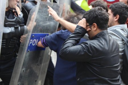 Ege Üniversitesi'ndeki YÖK protestosu: 24 öğrenci gözaltına alındı