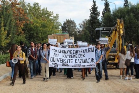 Ege Üniversitesi'ndeki YÖK protestosu: 24 öğrenci gözaltına alındı