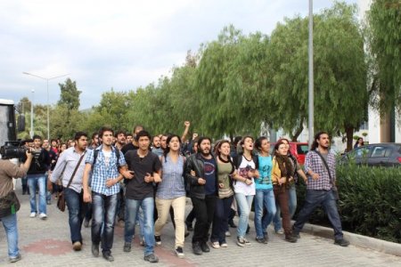 Ege Üniversitesi'ndeki YÖK protestosu: 24 öğrenci gözaltına alındı