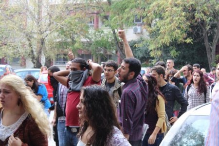 Ege Üniversitesi'ndeki YÖK protestosu: 24 öğrenci gözaltına alındı