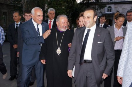 Egemen Bağış Darülaceze Sakinleriyle İftarda Bir Araya Geldi