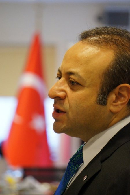 Egemen Bağış: Et ve tırnak olduğumuzu algılayarak beraber ter dökeceğiz