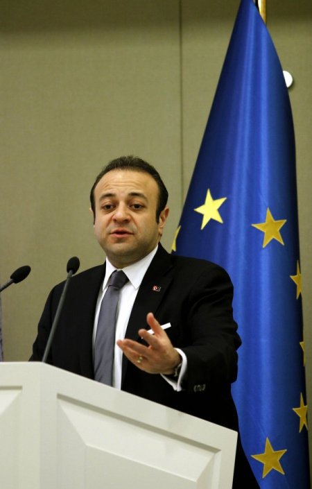 Egemen Bağış'tan Sarkozy'e Tepki: Seçim Kampanyası Sürecinde Başka Bir Ülkeye Saldırıyor