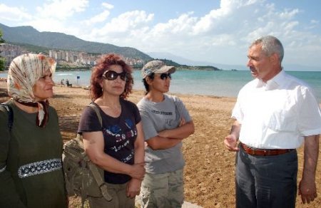 Eğirdir Altınkum Plajı İranlı Ve Fransız Turistlerin Gözdesi Oldu
