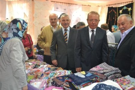 Eğirdir'de ihtiyaç sahibi öğrenciler yararına kermes