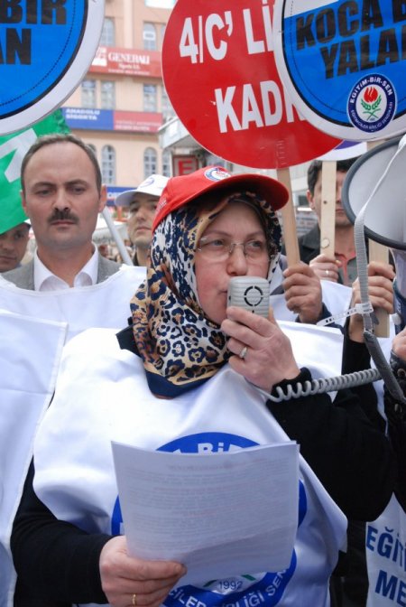 Eğitim-Bir Sen: Kamusal alanda başörtü serbest bırakılsın